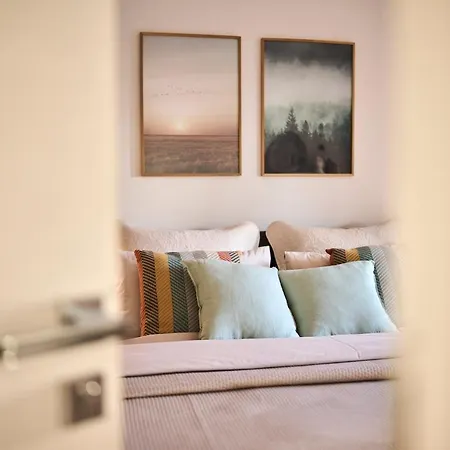 Apartment Brand New 1 Bedroom With Backyard Near The Beach! Porec
